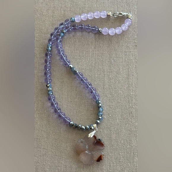 20 inch Jade and Lavender Amethyst bead Necklace - Picture 9 of 11